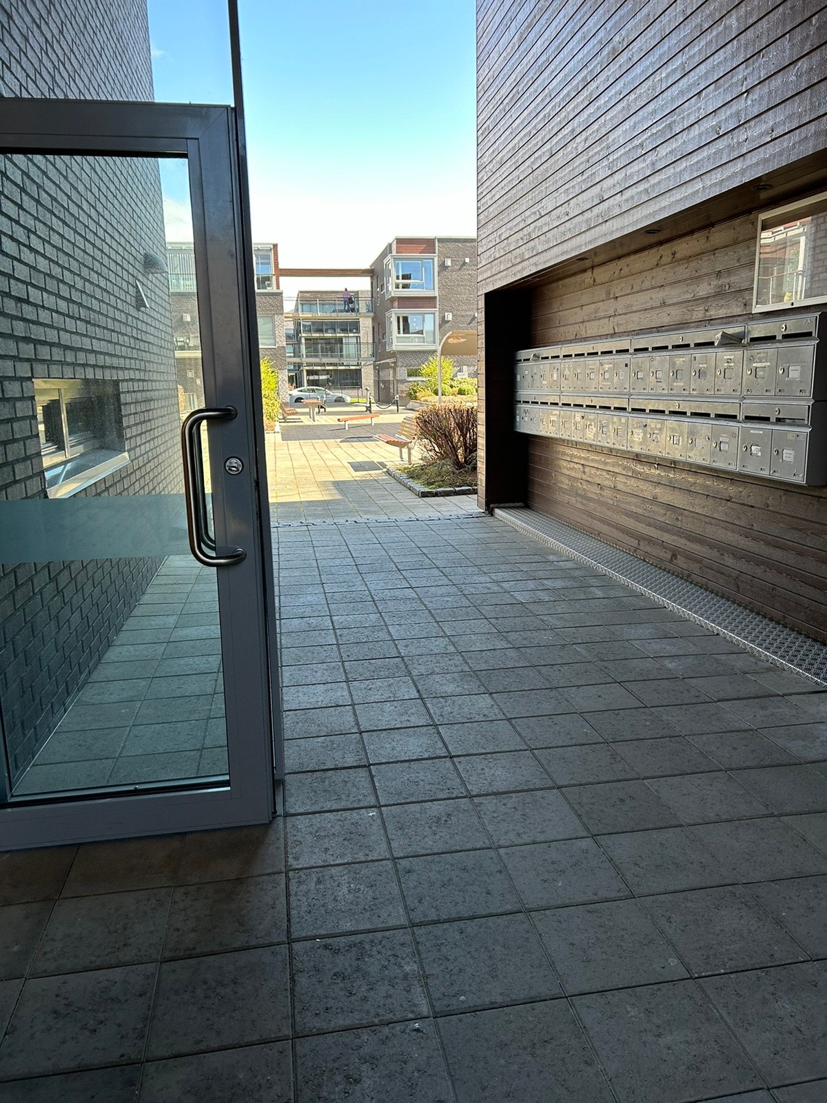 Utside inngang Galleribilde