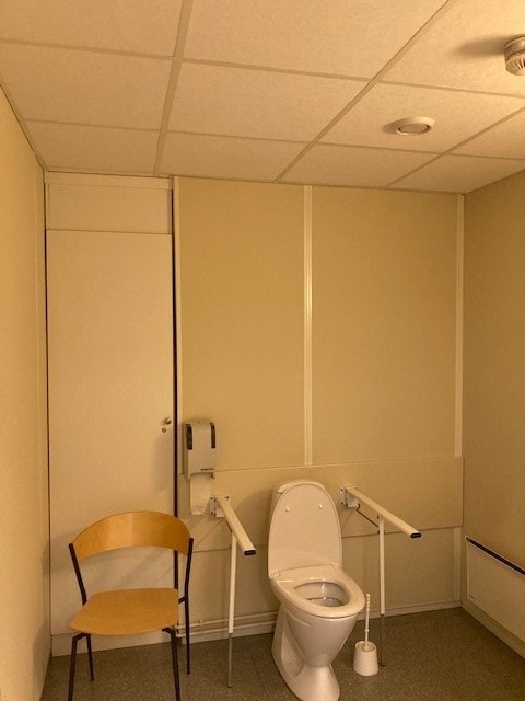 HC WC - en av 3 toaletter i etasjen Galleribilde