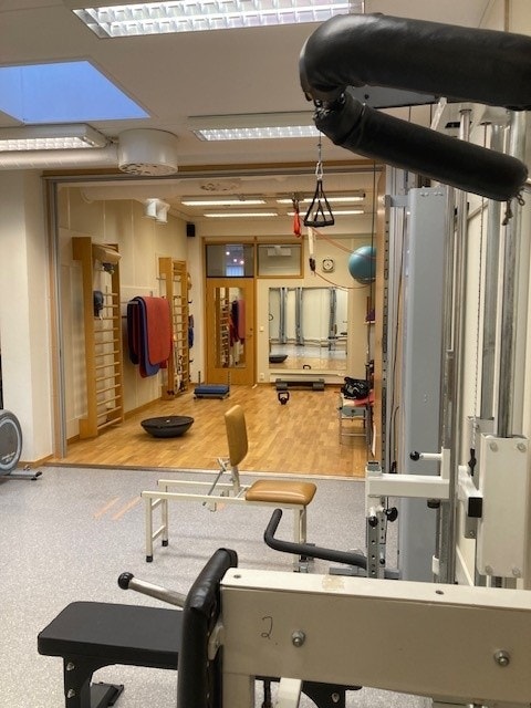Gymsal 1 av 3 bilder (med el. heis på takvindu) Kan ombygges til flere kontorer eller til annet behov. Galleribilde
