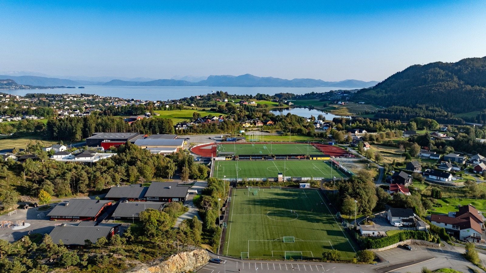 Kort vei til Kuventræ med flotte fasiliteter. Galleribilde