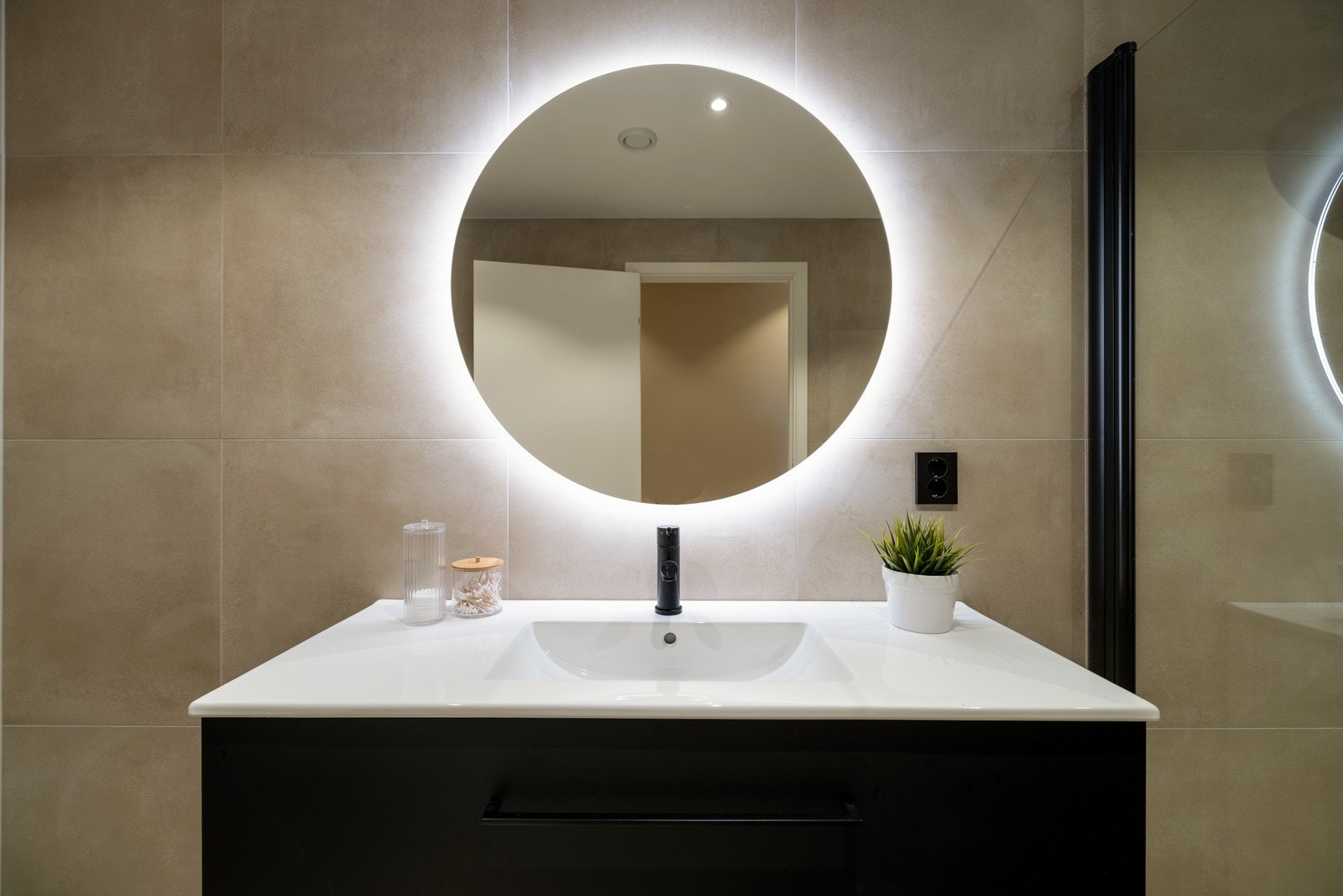 Eksempel av bad i en av de ferdigstilte og solgte boligene. Galleribilde