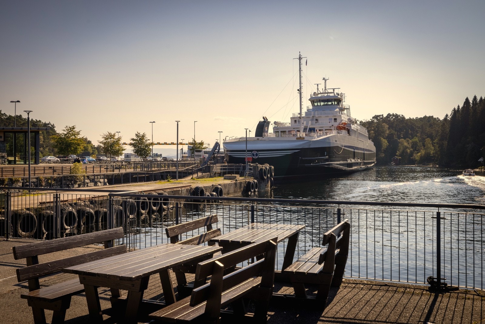 Halhjem fergekai ligger i kort avstand fra Bjørnatoppen. Galleribilde