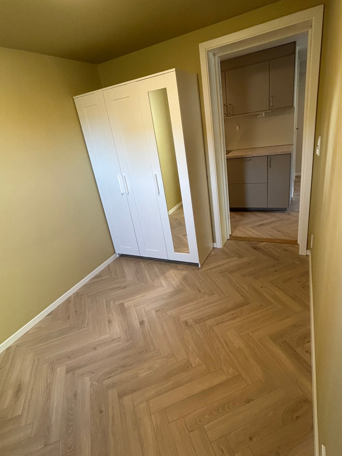 Skap medfølger på soverom. Galleribilde