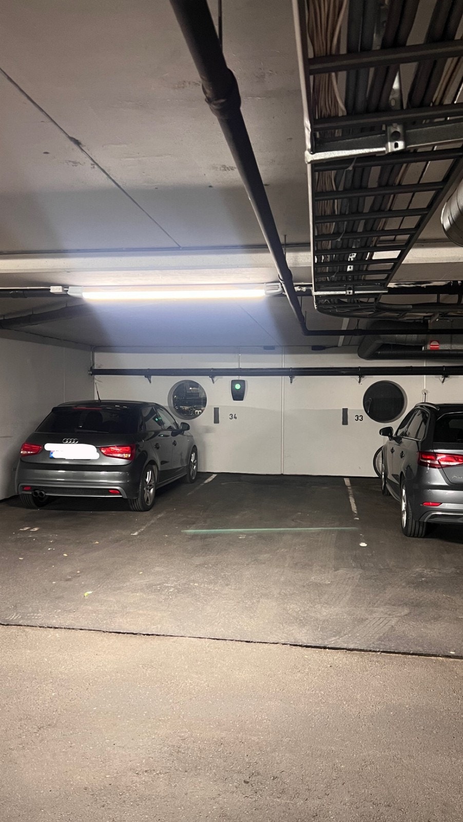 Det er veldig enkel adkomst inn og ut av parkeringsplassen Galleribilde