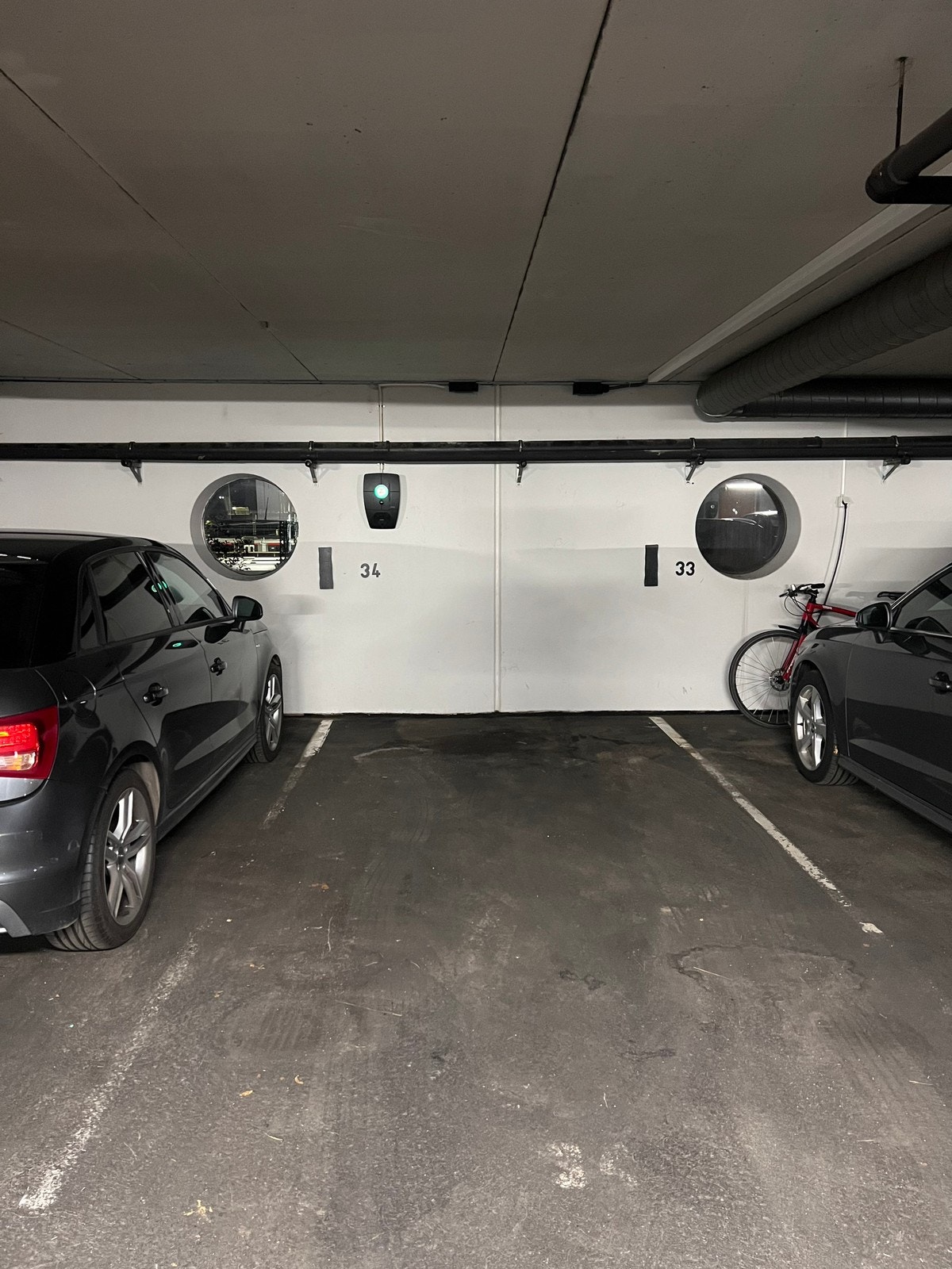 Det er veldig enkel adkomst inn og ut av parkeringsplassen Galleribilde