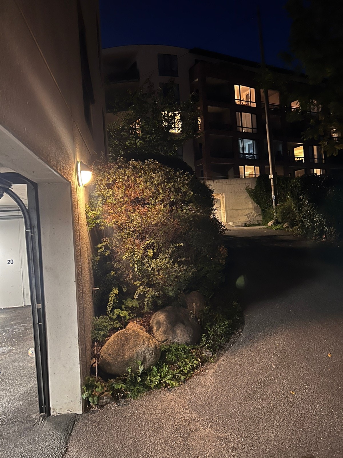 Elektrisk garasjedør og effektiv påkjøring til Munkedamsveien Galleribilde