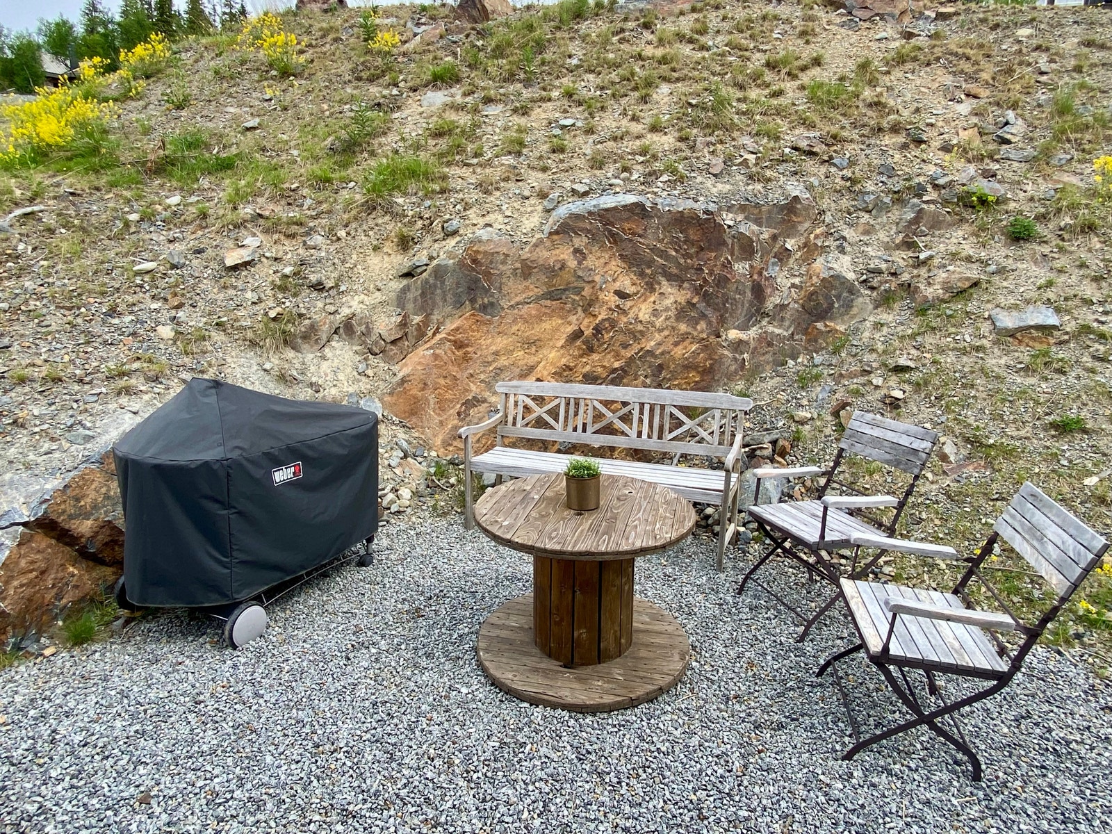 Grillplass m/Weber kullgrill Galleribilde