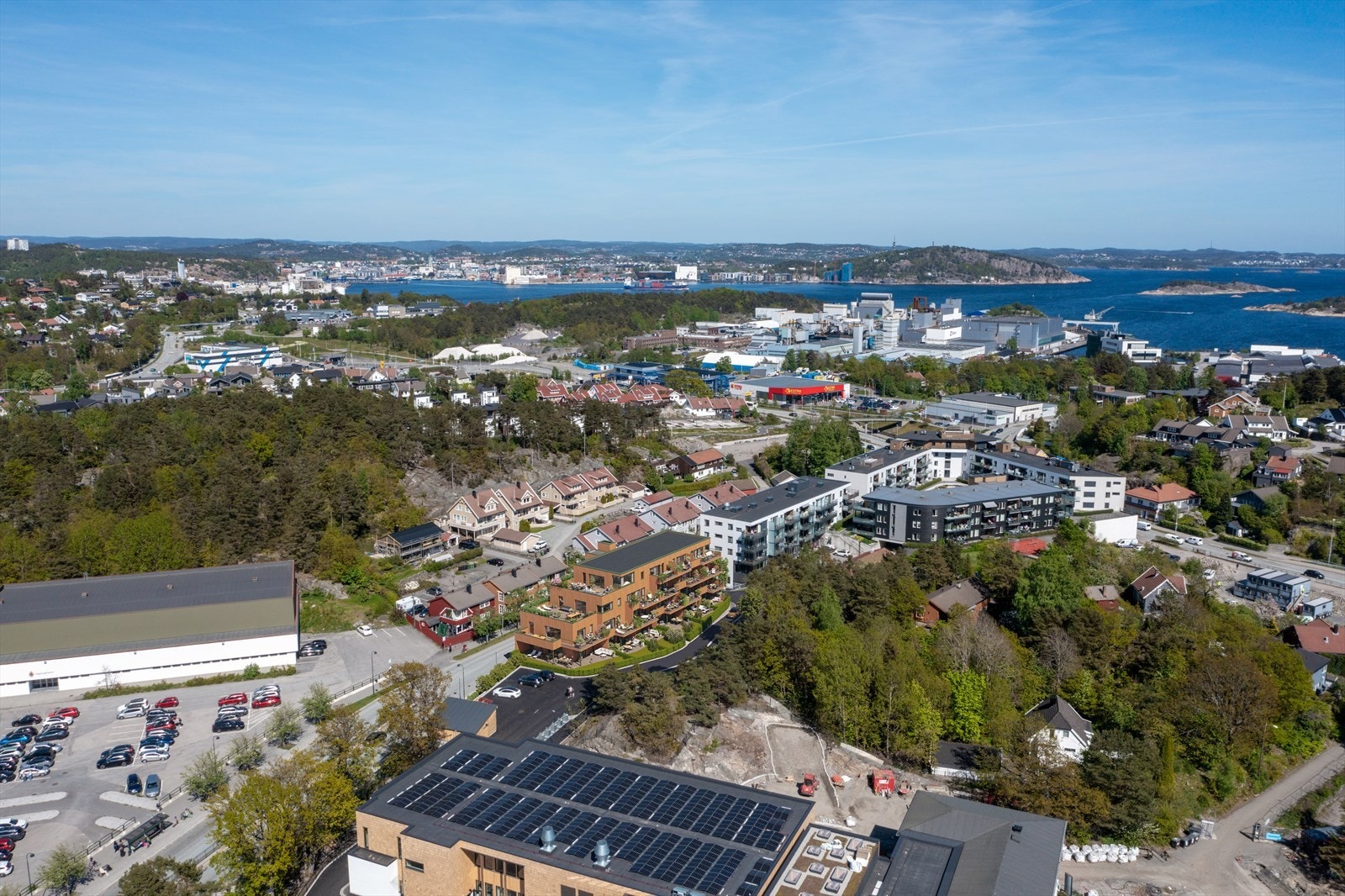 Arie har en sentral beliggenhet med umiddelbar nærhet til Amfi Vågsbygd, bussmetro, skoler, aktivitetstilbud m.m. Galleribilde