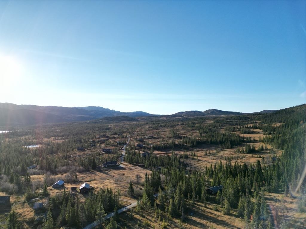 Retning Toveseter. Hytta ned til høyre. Galleribilde