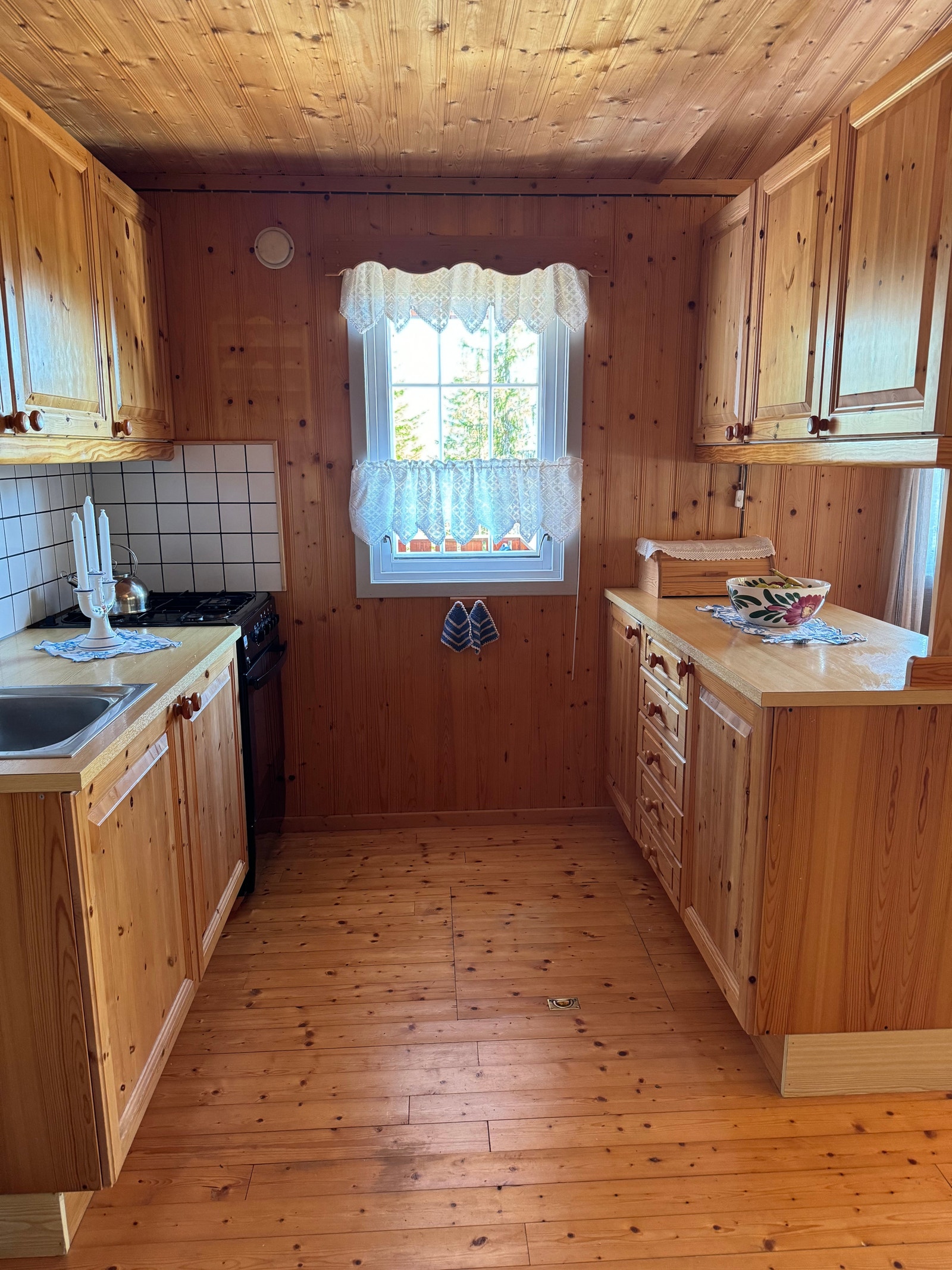 Kjøkken inn til venstre. Galleribilde