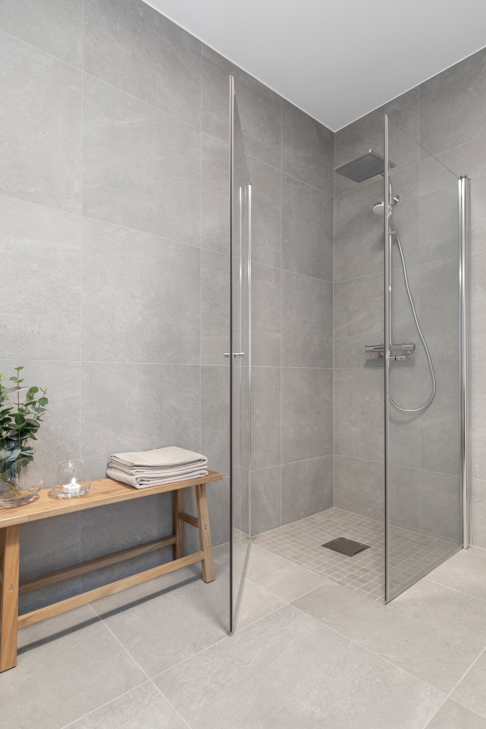 Boligen har gjennomgående høy standard med bl.a. regndusj og vegghengt toalett. Galleribilde