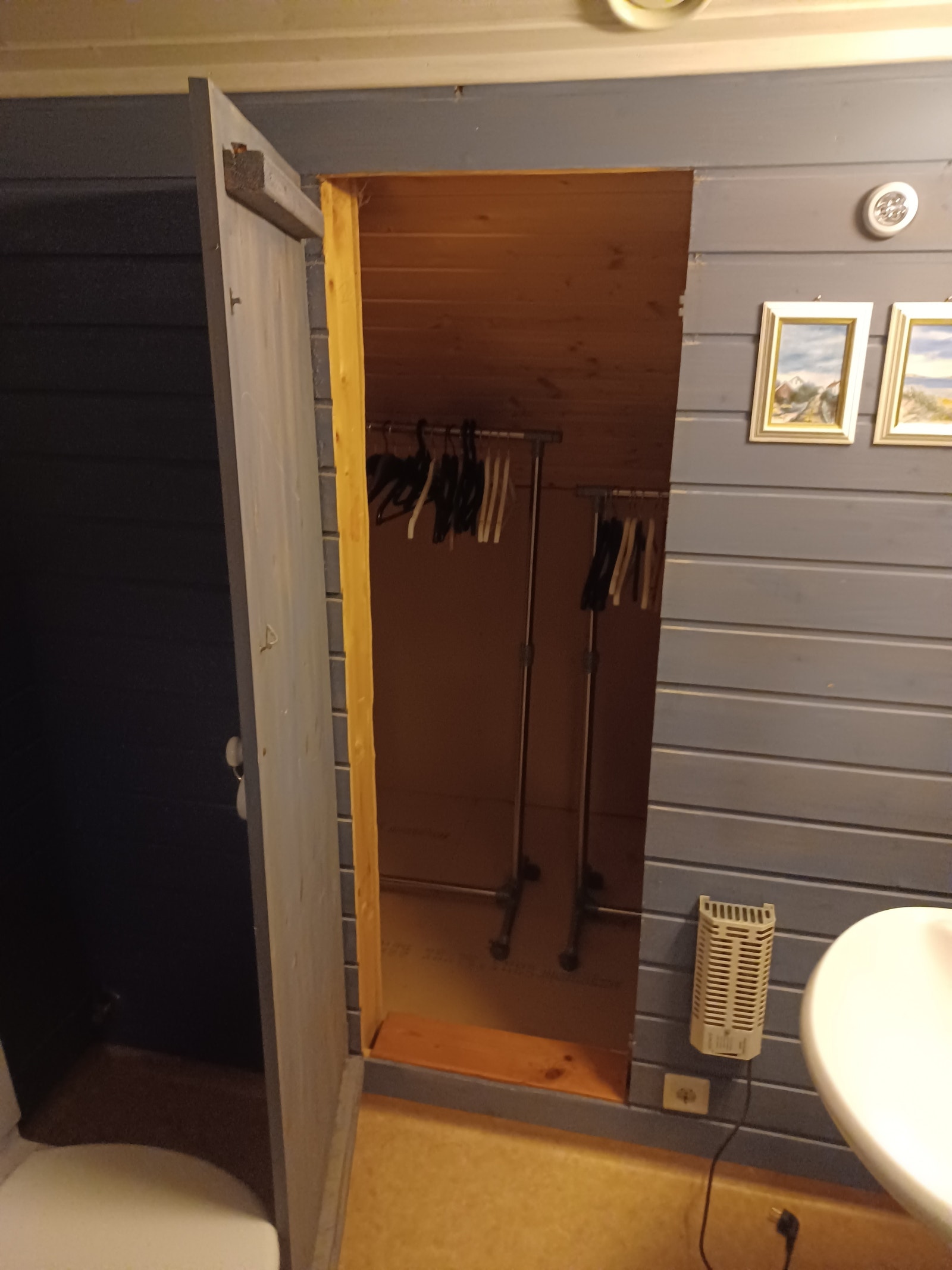 Romslig kott ved bad på loft. Galleribilde