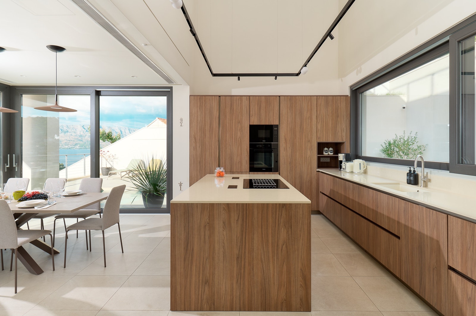 Stort moderne kjøkken Galleribilde