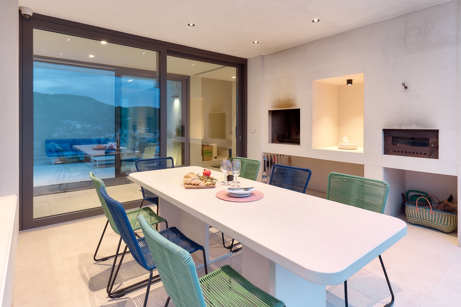 Utekjøkken med pizzaovn og bbq Galleribilde