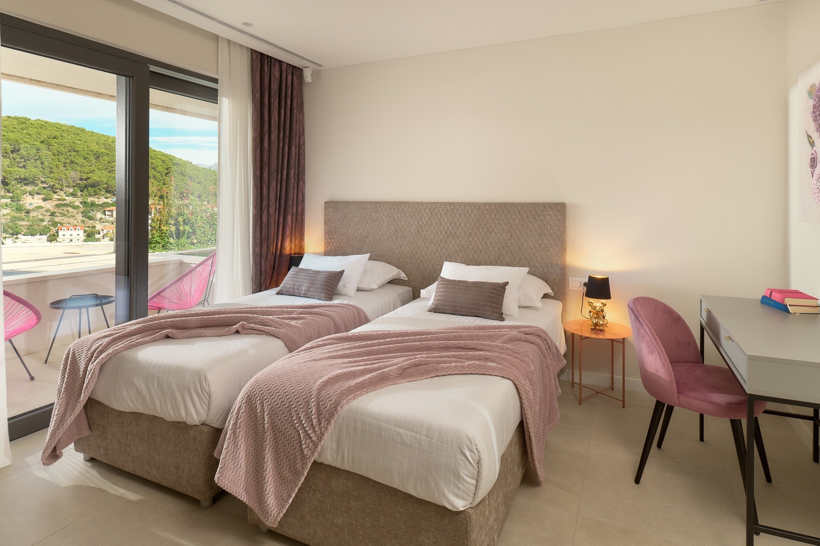 Soverom 1, to store twin senger (90cm hver) Galleribilde