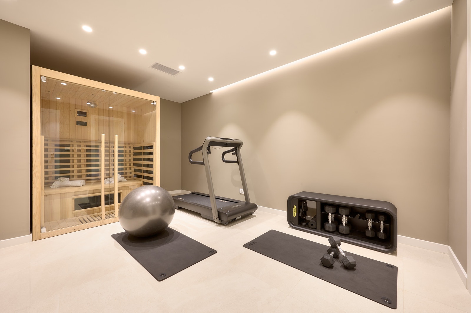 Treningsrom med infrarød sauna Galleribilde