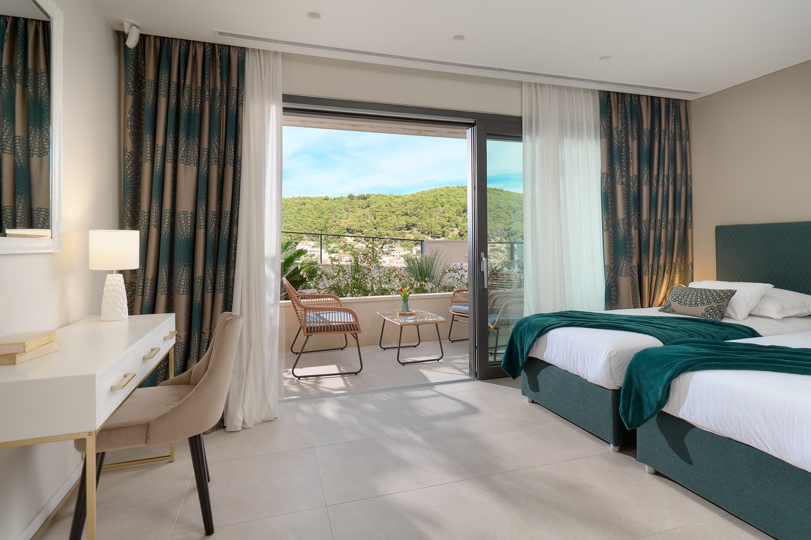 Soverom 2, to store twin senger (90cm hver) Galleribilde