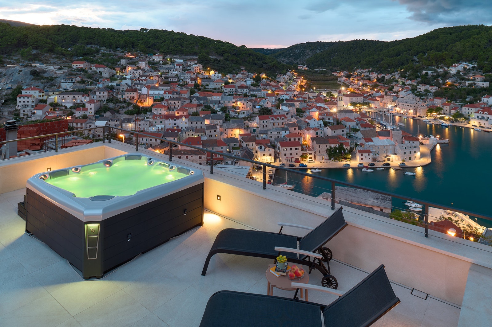 Takterasse med jacuzzi Galleribilde