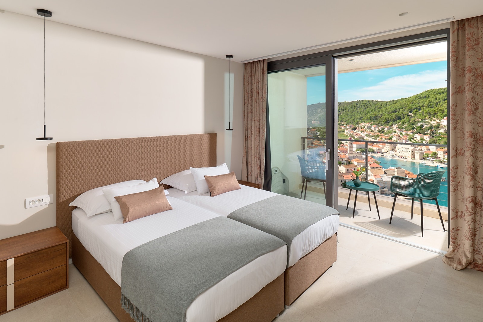 Soverom 6, to store twin senger (90cm hver) Galleribilde