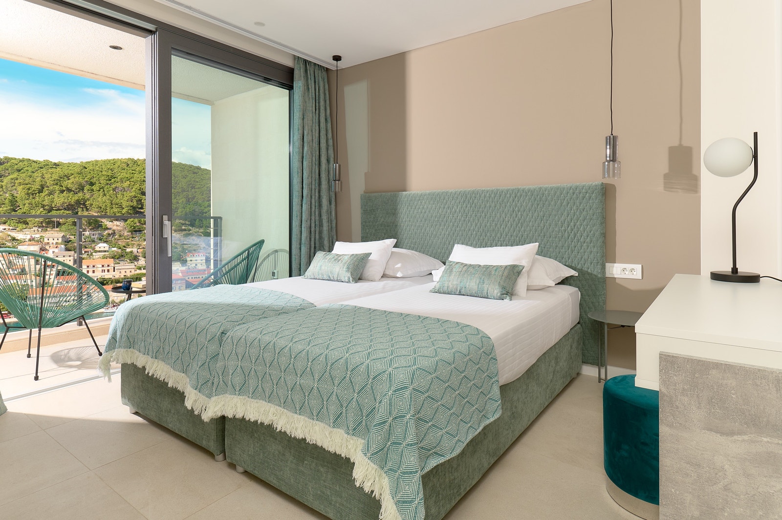 Soverom 5, to store twin senger (90cm hver) Galleribilde