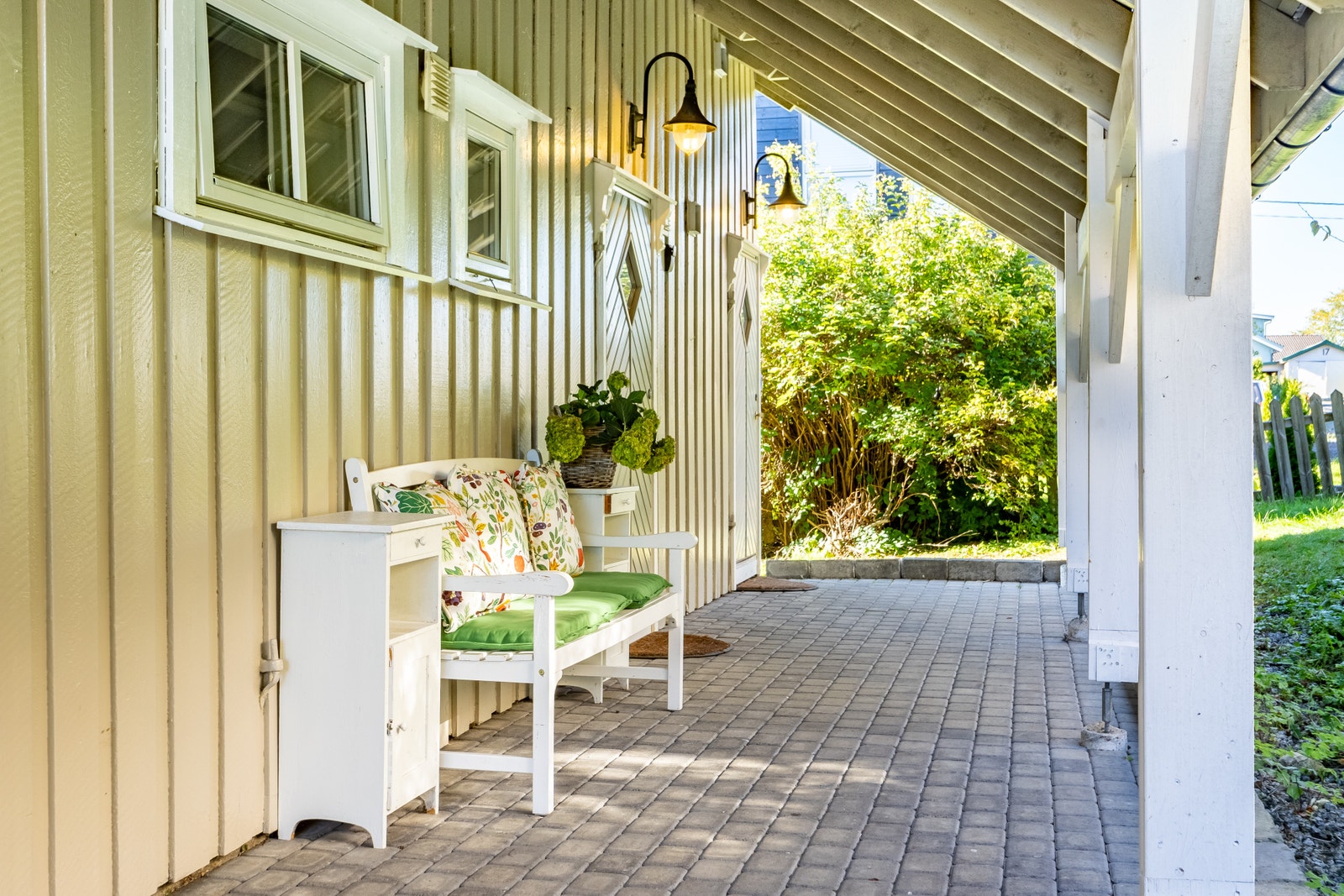 Koselig sittegruppe ved inngangsparti. Galleribilde