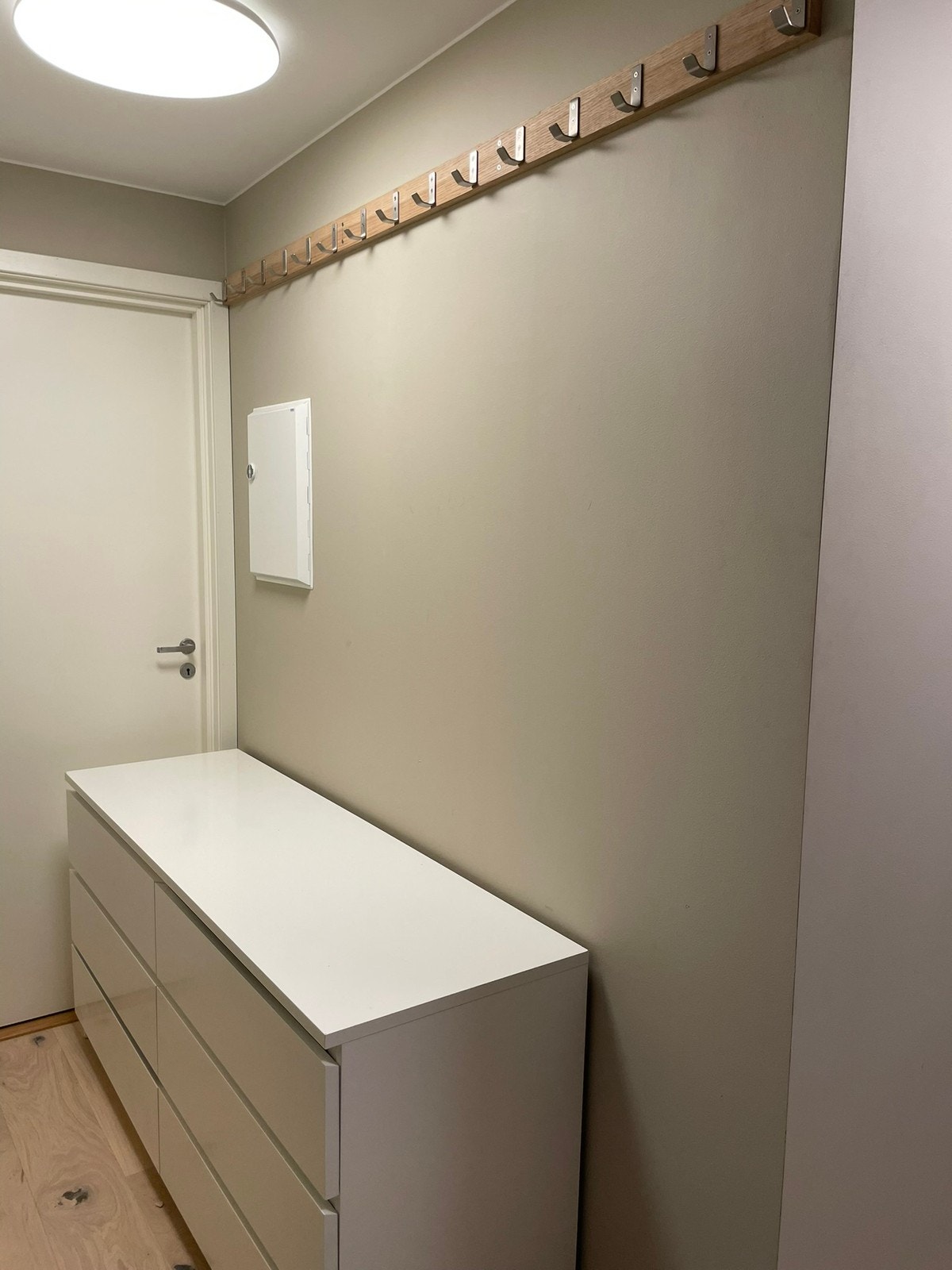 Garderobe Galleribilde