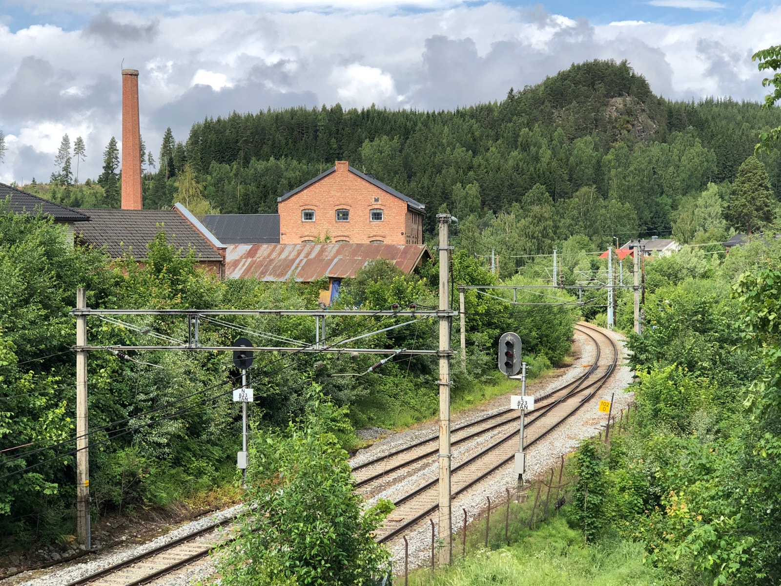 Tangen Brenneri ligger i vakre naturomgivelser Galleribilde