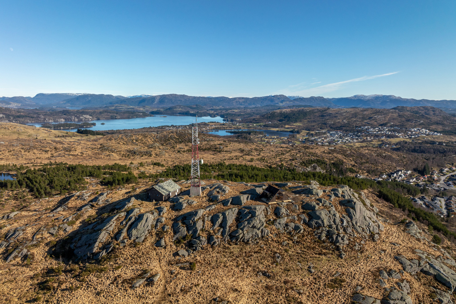 Flotte turområder, med nyere dagsturhytte på Alvanuten i Aksdal