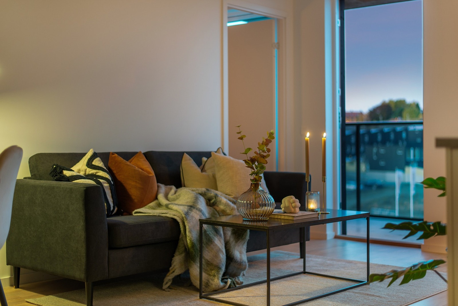 Moderne standard med bl.a. balansert ventilasjon og fjernvarme. Galleribilde