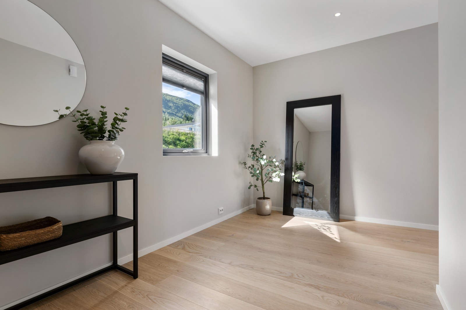 Velkomen inn! Bilda er frå visningsbustad på 86 m². Galleribilde