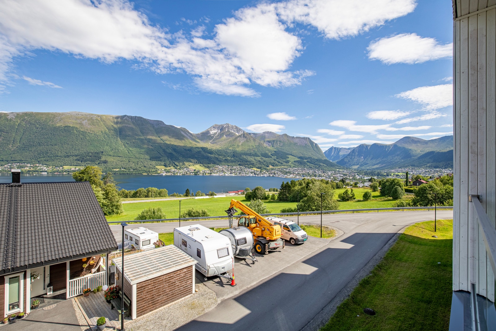 Utsikt frå bygninga. Galleribilde