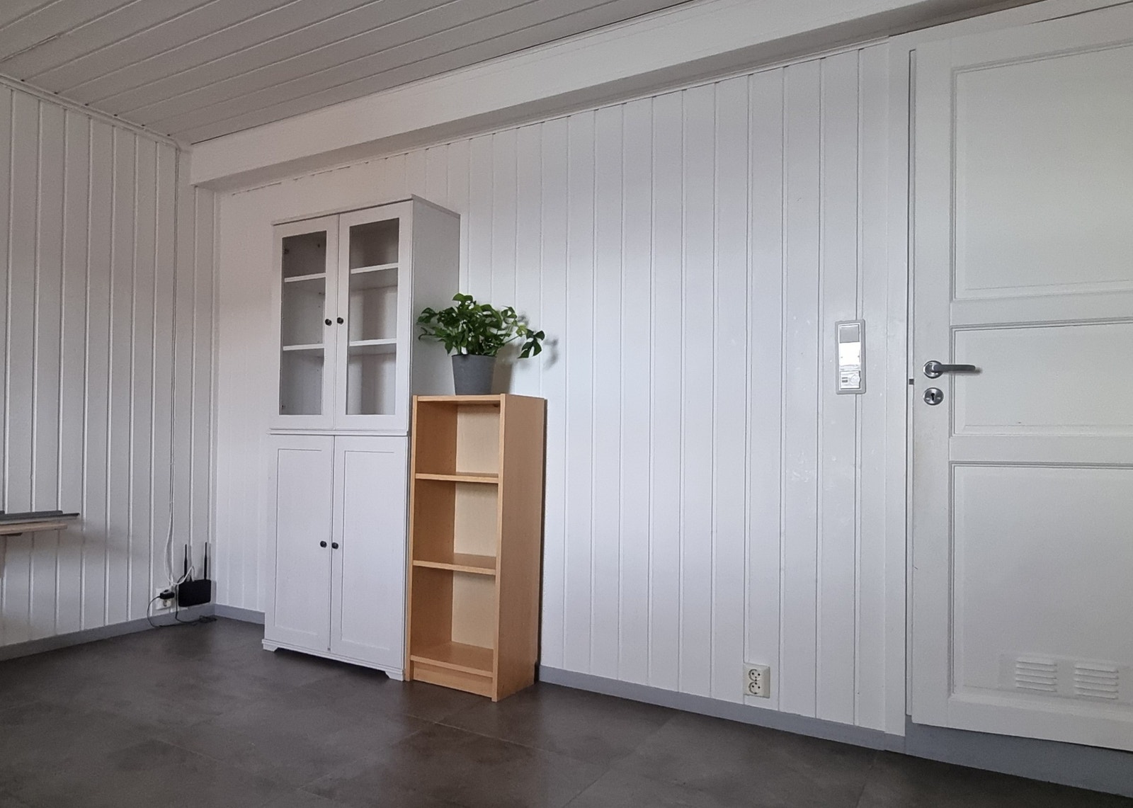 Åpen stue og kjøkkenløsning (noen reol/skap tilgjengelig i stuen) Galleribilde