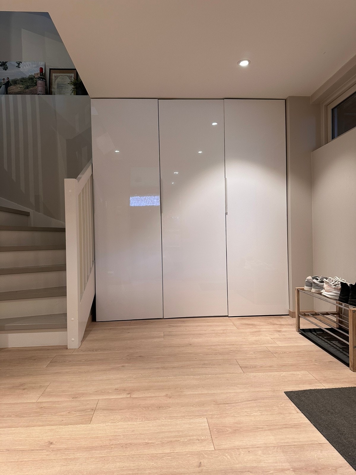 Kjøleskap, fryseskap og skap til tørrvarer. Galleribilde