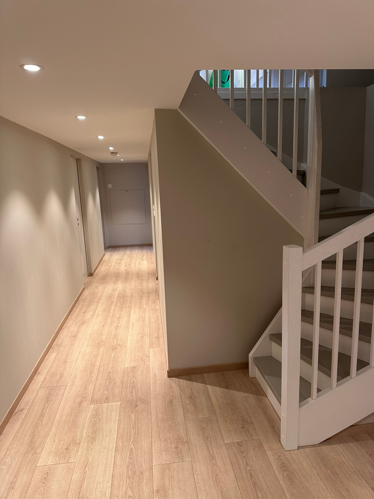 Gang i kjeller. Galleribilde