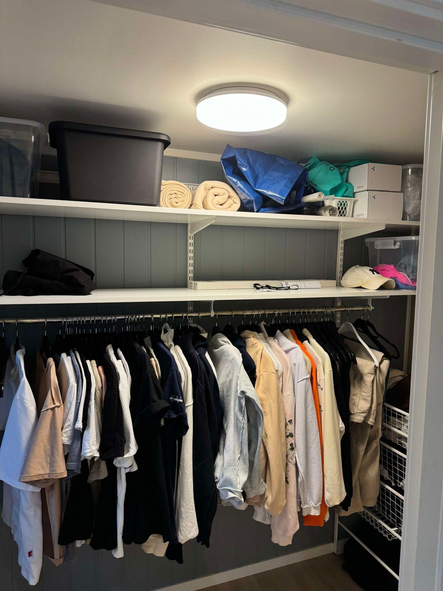 Garderobe Galleribilde