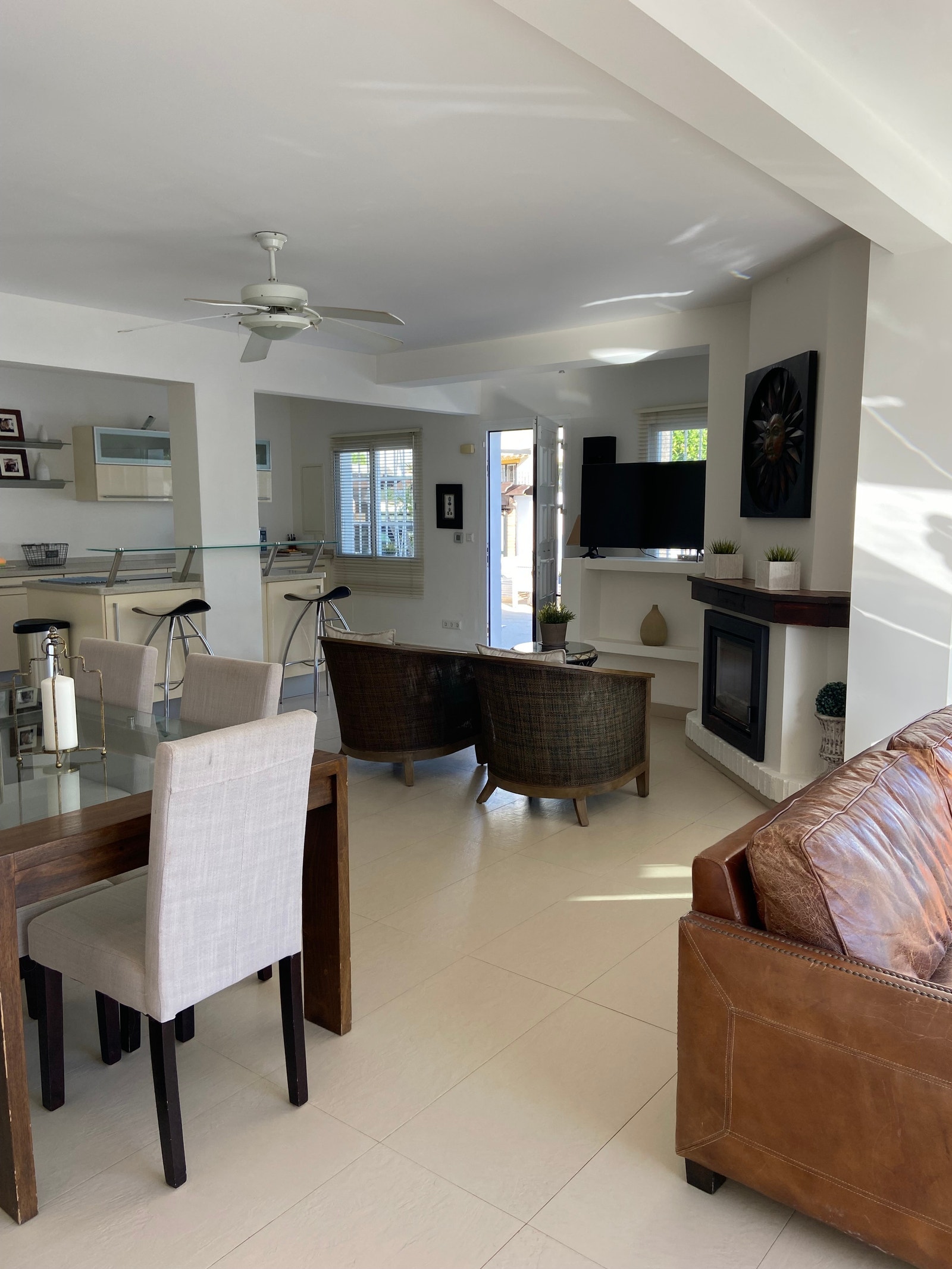 Stue m/åpen kjøkkenløsning Galleribilde