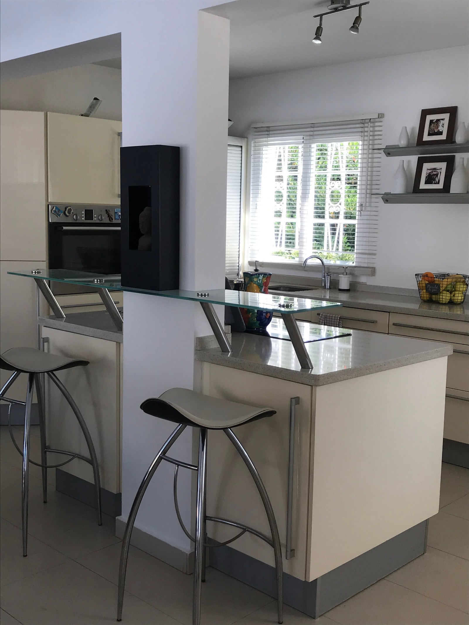 Kjøkken m/frokostbar Galleribilde