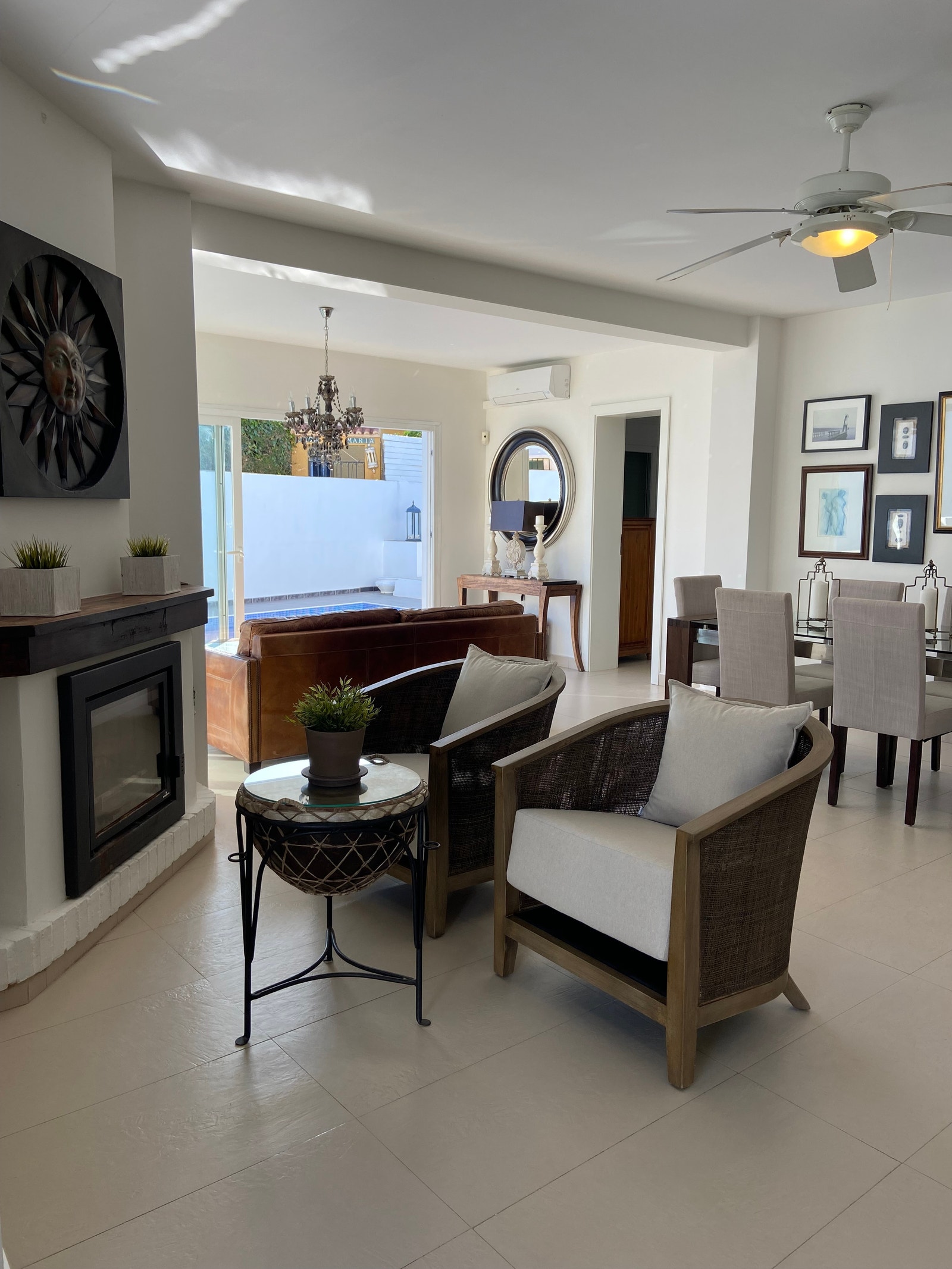 Stue m/peis, takvifte og air-con. Galleribilde