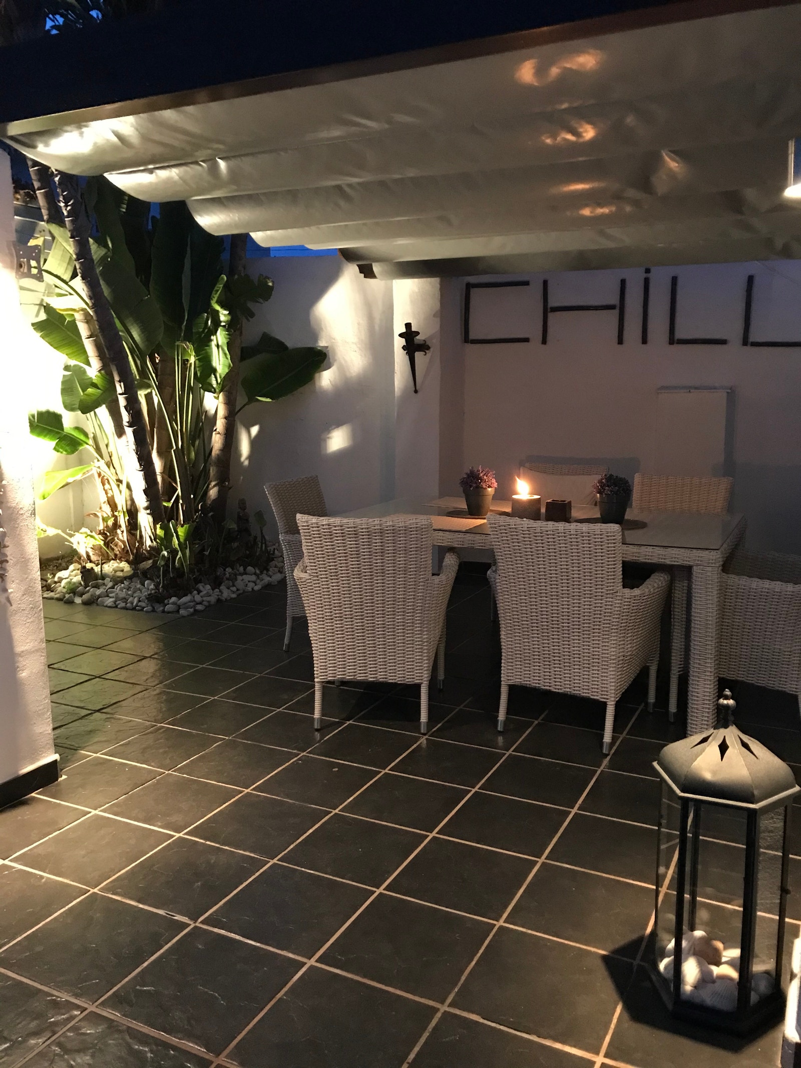 Uteplass med markisetak Galleribilde