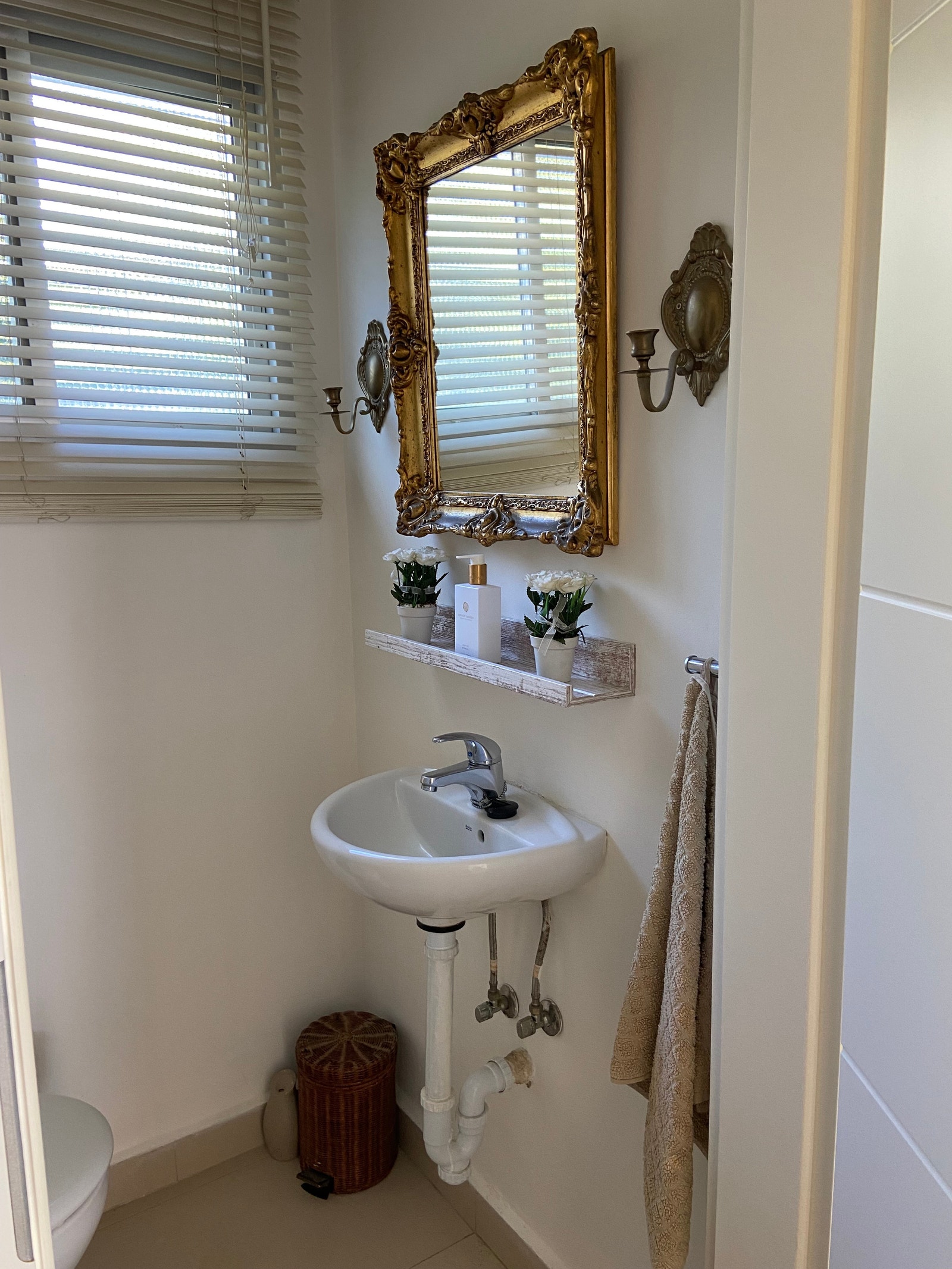 Gjestetoalett utenfor det lille soverommet Galleribilde