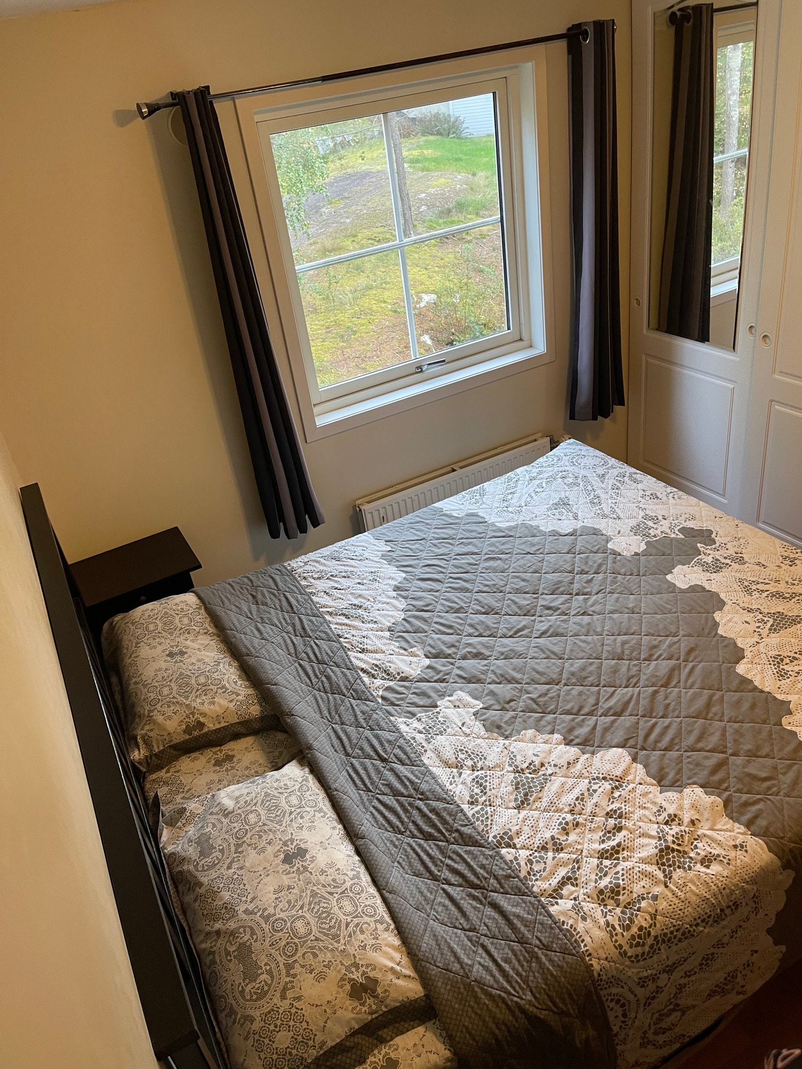 Master soverom med garderobe skap Galleribilde