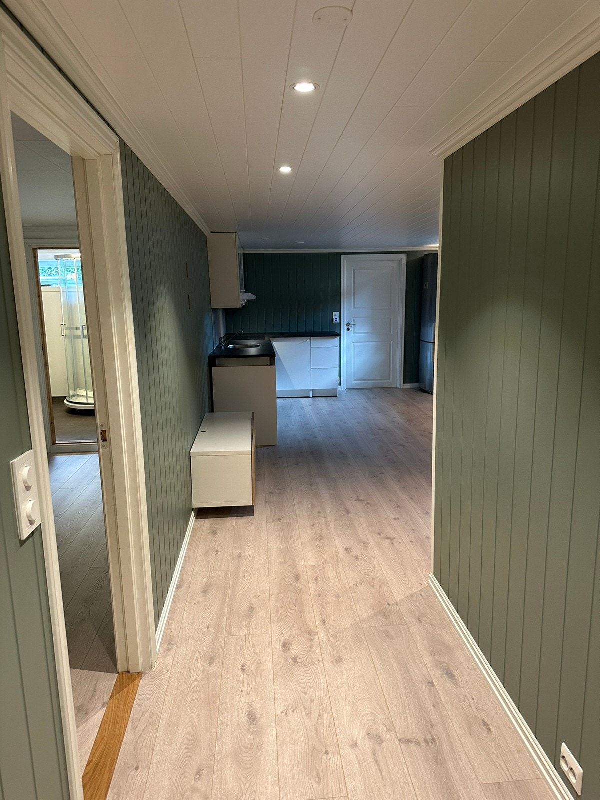 Gang fra soverom inn til kjøkken og stue Galleribilde