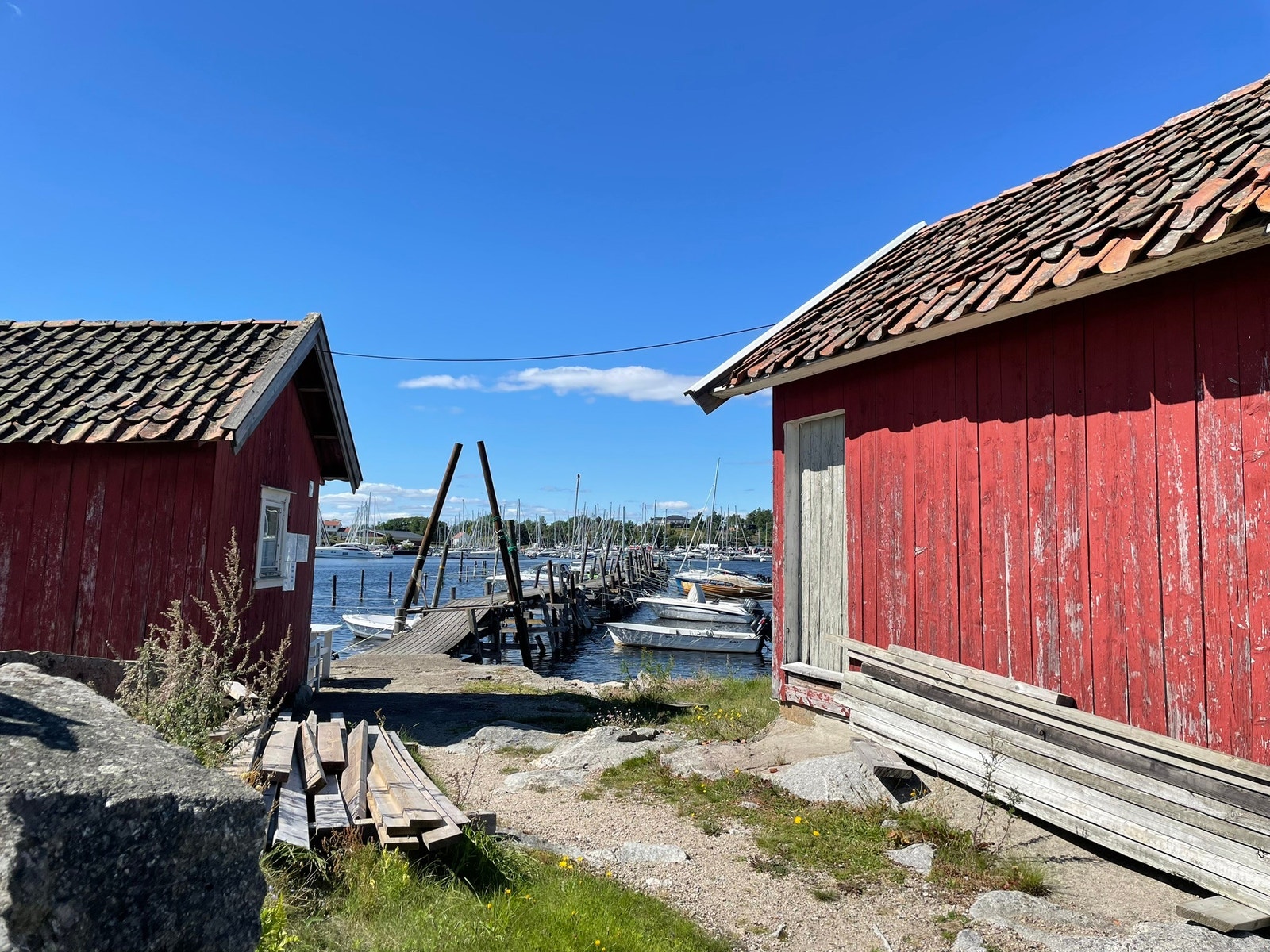 Foto: HUS & Eiendom AS-juni 2024; brygge & sjø i gang-/sykkelavstand (2,6 km) Galleribilde