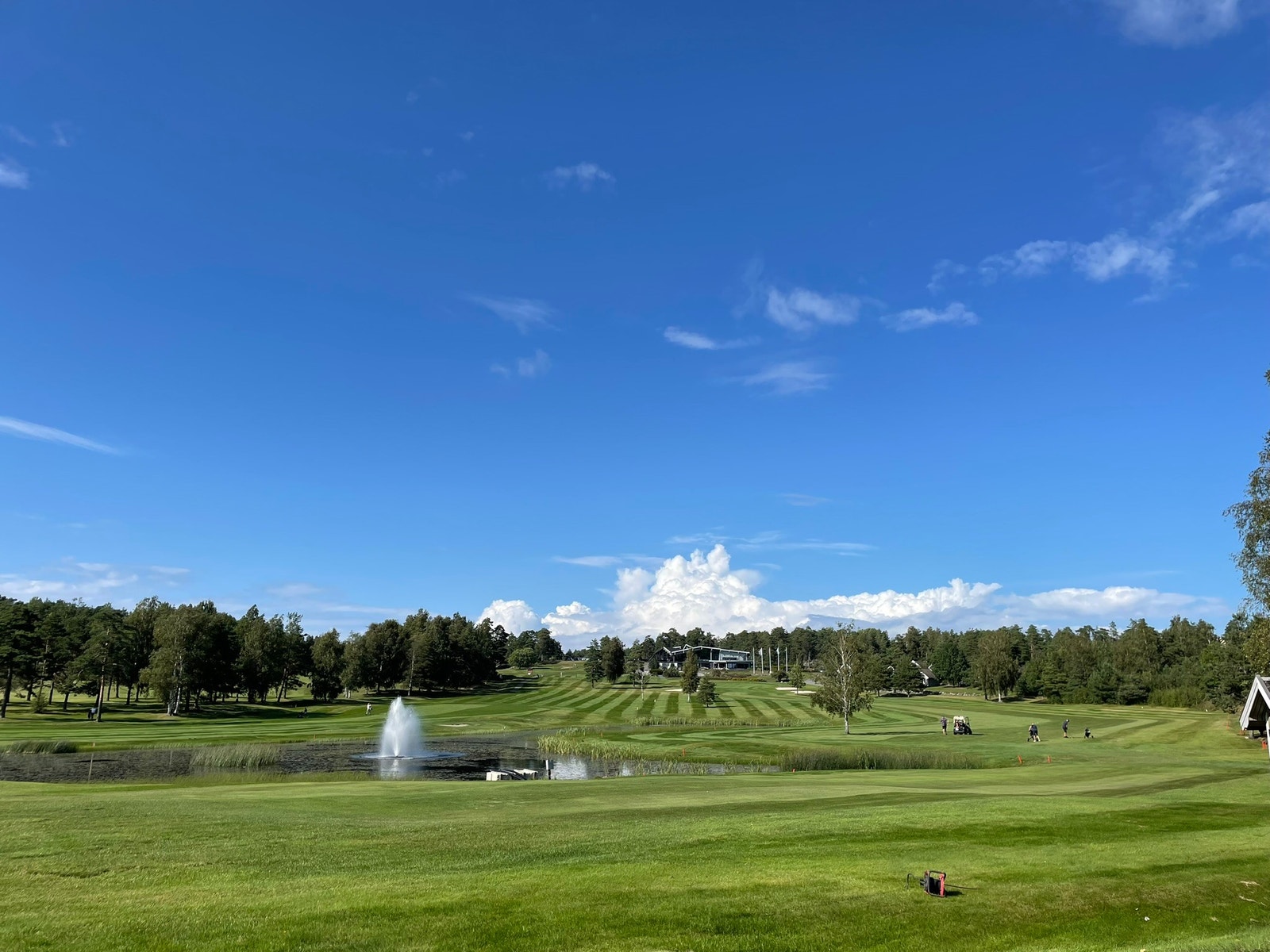 Foto: HUS & Eiendom AS-juni 2024; golfbanen i gangavstand (1,7 km) Galleribilde