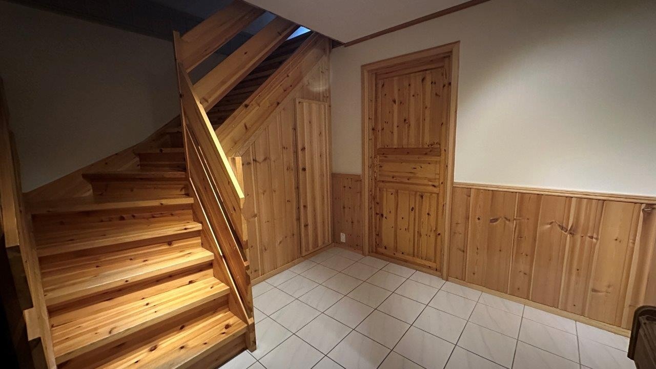 Hall kjellar Galleribilde