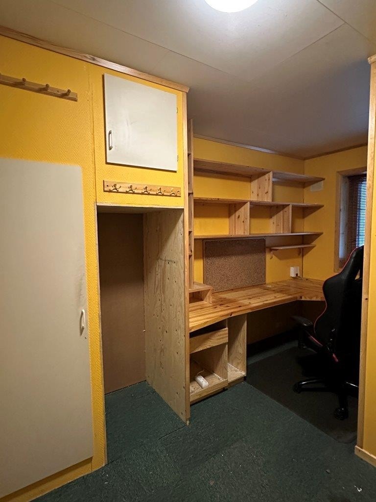 Hobbyrom/kontor kjellar Galleribilde
