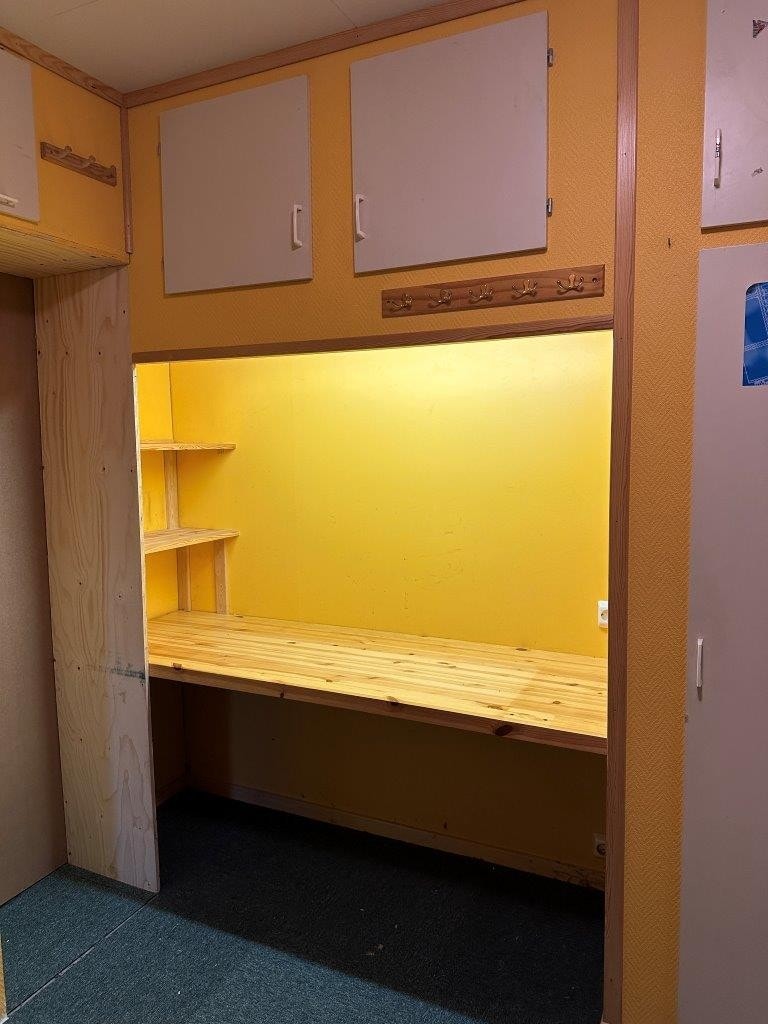 Hobbyrom/kontor kjellar Galleribilde