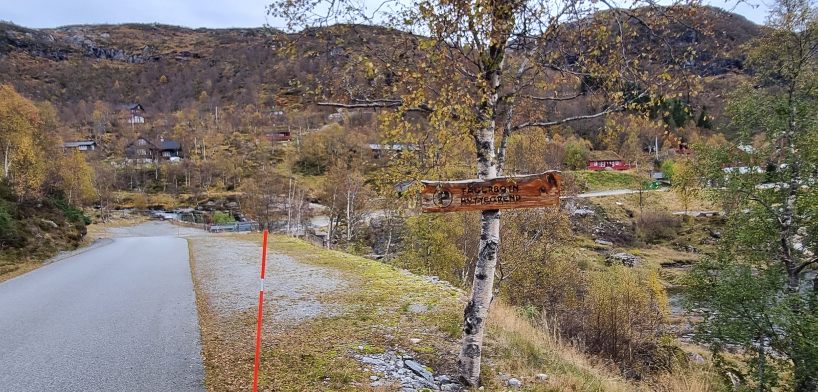 Fagerbotn Hyttegrend, parkeringsplass tilhørende tomten( brøytes om vinteren). Galleribilde