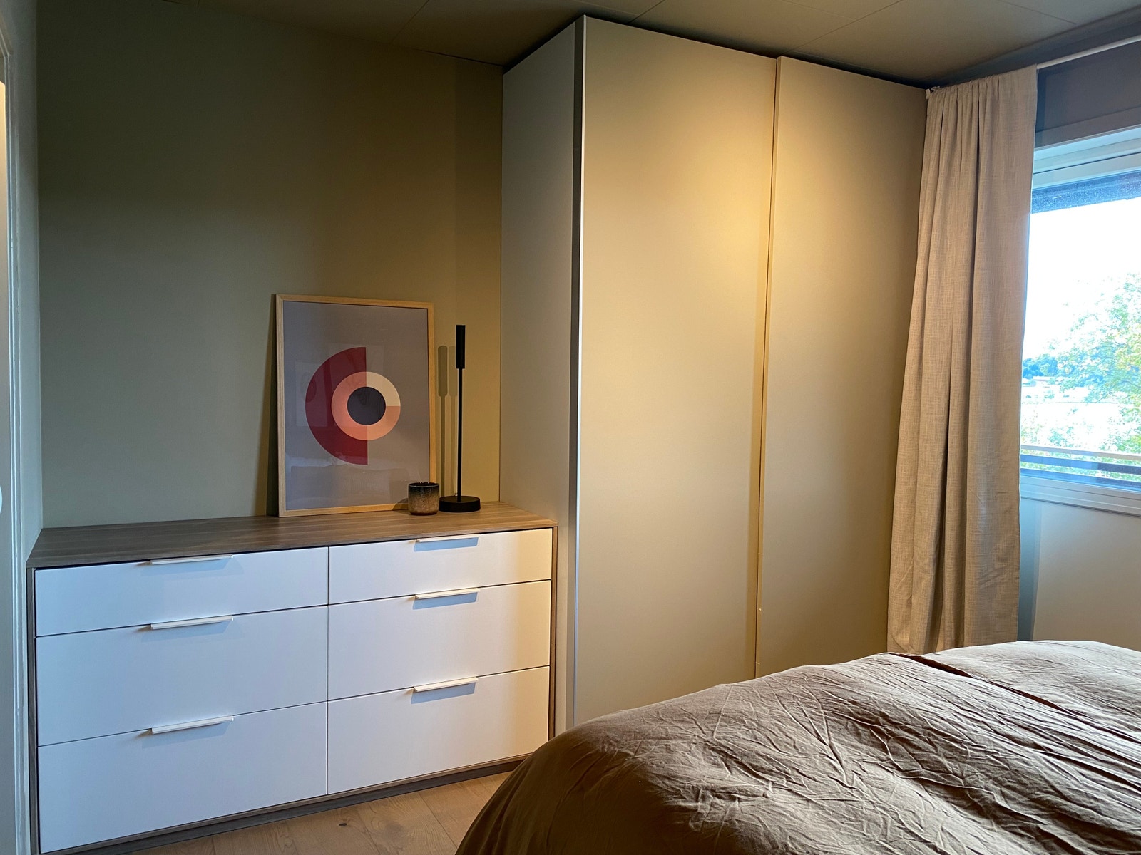 Garderobeskap på hovedsoverom Galleribilde
