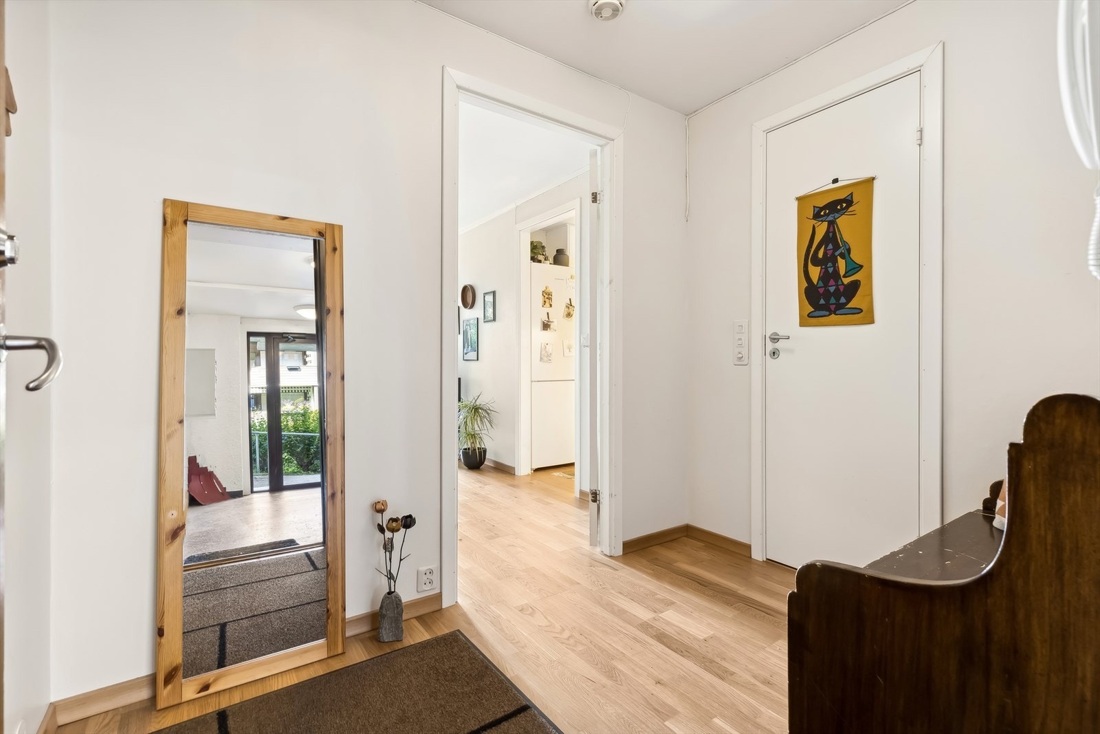 Her er det god plass til å etablere skap og skohylle for oppbevaring av yttertøy. Galleribilde